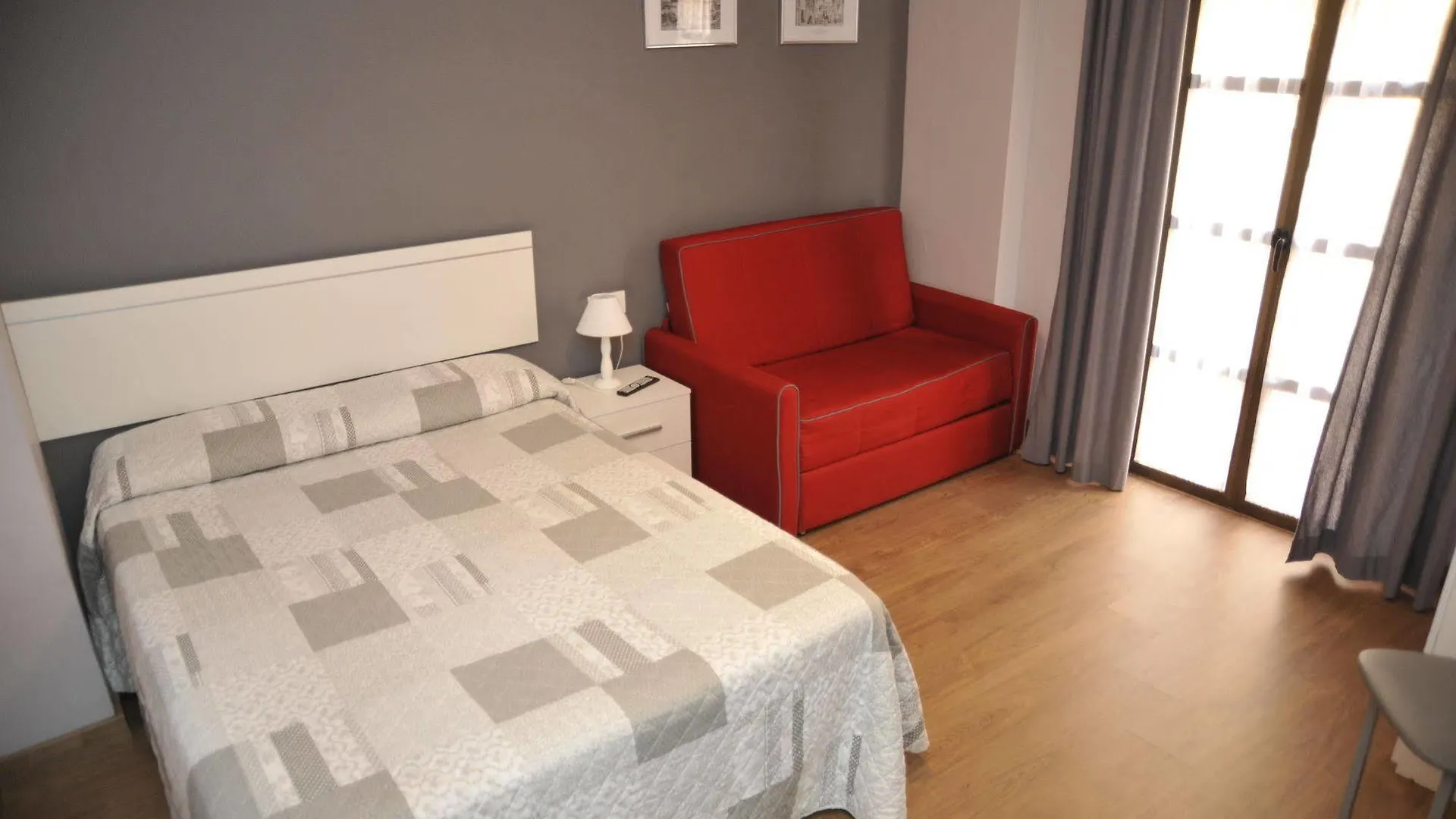 Aparthotel Home Granada Trinidad